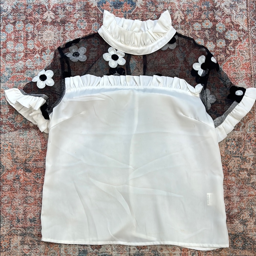 Floral appliquéd blouse